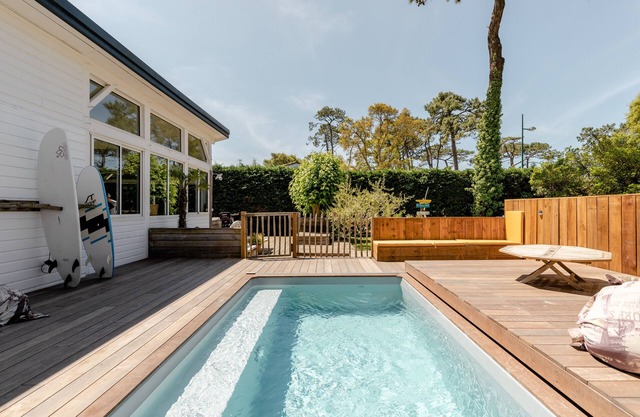 Board 'n Breakfast, your dream home, Landifornia style, 400m from the beach.