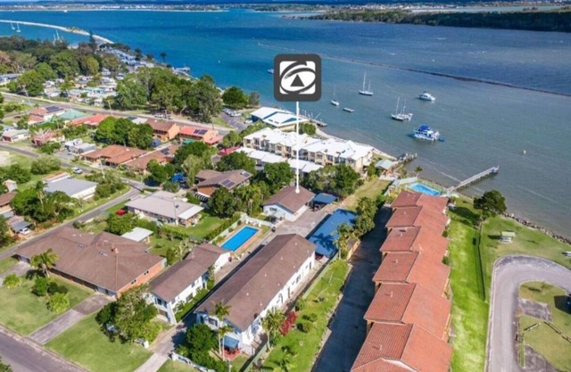 Boat ramp, jetty and pool. Family holidays or romantic getaways on the Clarence