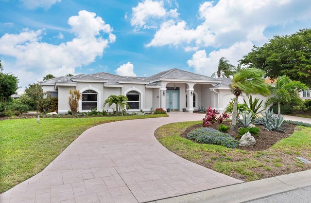 Boater’s Paradise–Pool & Dock, Walk to Beach Seas the Day: Home in LBK by RVA