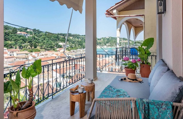 Bohemian Harbor-View Haven in Lakka