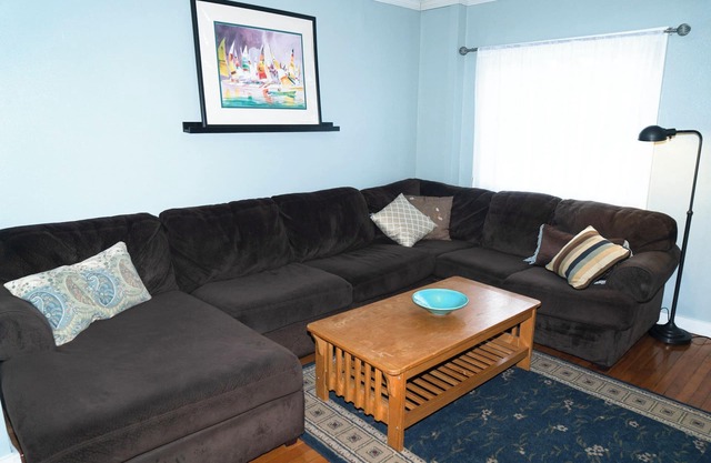 Bon Aire Apartment is in downtown Mobile on the Mardi Gras Parade Routen