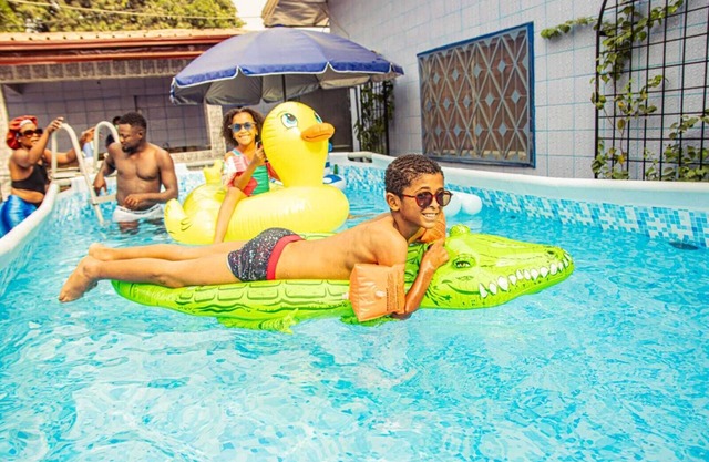 Bonamoussadi Gardens Maisonn Avec Grande Piscine