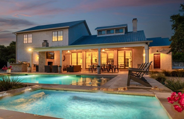 *Book 4, Get 3 Free – Stay 7 Nights, Pay for 4!*