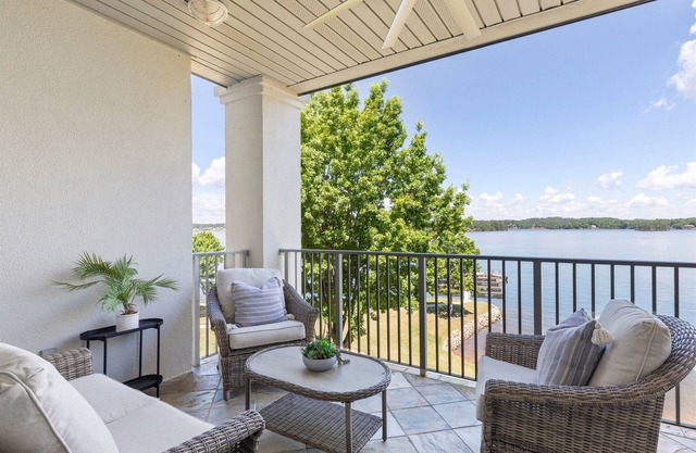 BOOK 4 NIGHTS GET 2 FREE! 2 BR Lake Martin Condo w/Boat Slip!