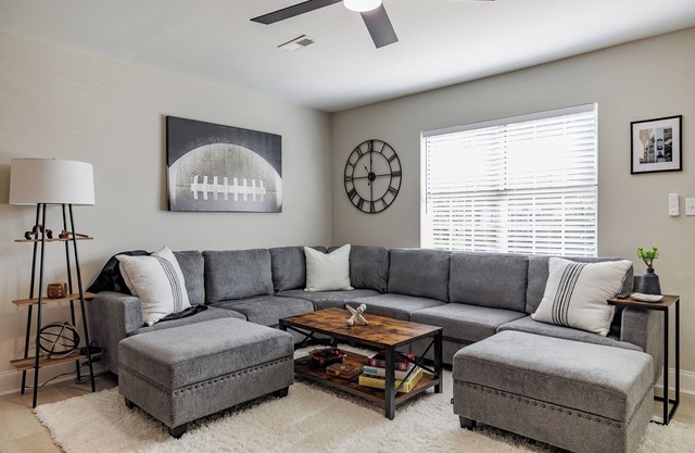 Book Now! 20% of October 2025 Check-In. Newly Renovated, King Beds, Coffee Bar