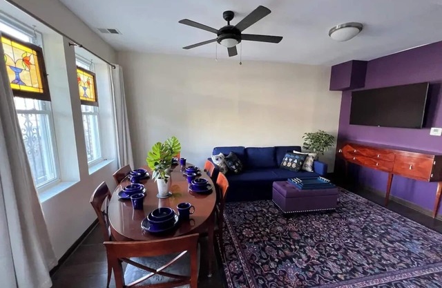 Book the Great Migration Guest House. Family-sized condo near the Green Line.nn