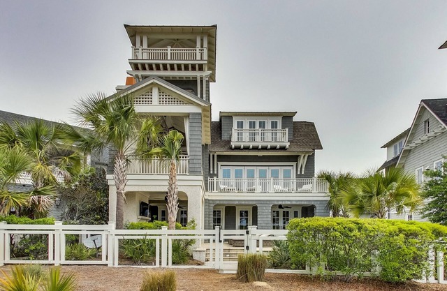 Book Today! Private Pool! Gulf Views! Golf Cart! Tremendous Outdoor Space!