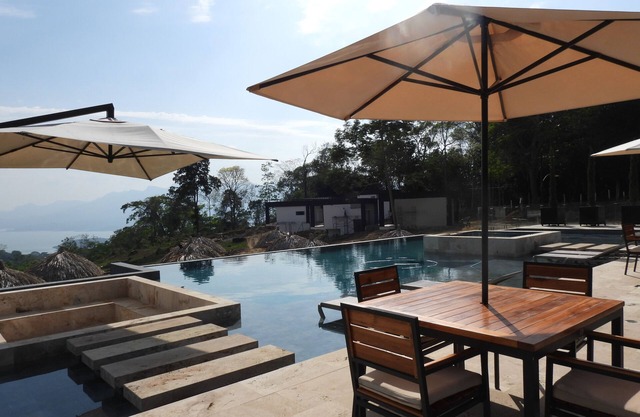 Book your waterfront break at Topowa Club House