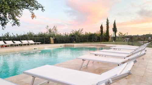 Bordona Hillside Retreat - Panoramic Cottage with Pool