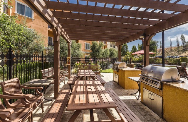BOTTLEROCK WEEK! Chic 2-bedroom Condo in the Vino Bello resort in Napa