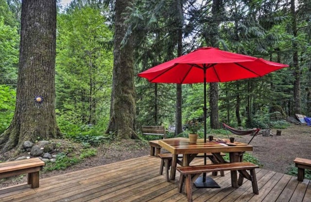Boulder Creek Chalet - a Creekside Family Retreat