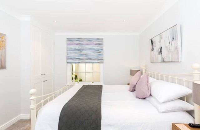 Boutique Basement 1 Bed Flat, parking, Wi-Fi, Sky