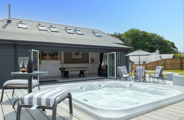 Bowjy - Four Bedroom House, Sleeps 8