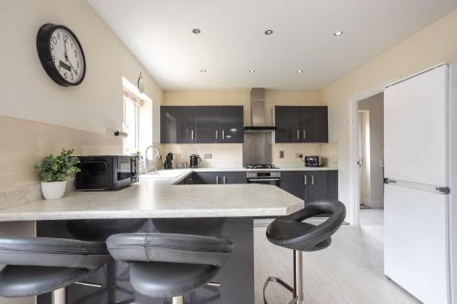 Boyton House Sleeps 14 Long Stays Parking Wi-Fi
