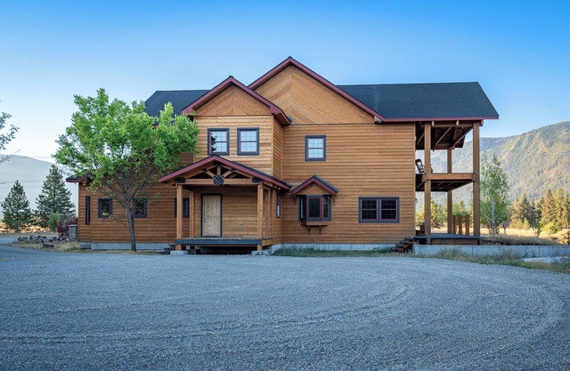 BRAND NEW 7500 sf, 5BR/6BA luxury cabin retreat-walk to Clark Fork river.