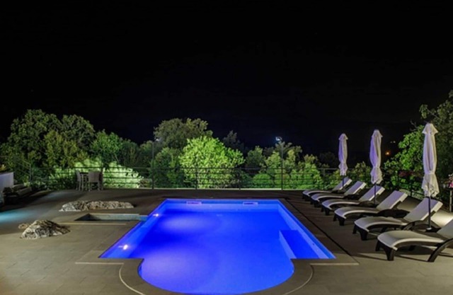 Brand new countryside villa with heated pool, 30 min from the coast