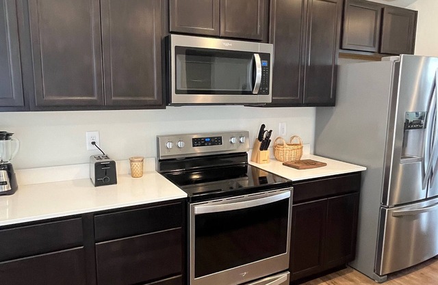 Brand new cozy 4-bedroom condo w/WiFi, AC and pond view in charming Zionsville