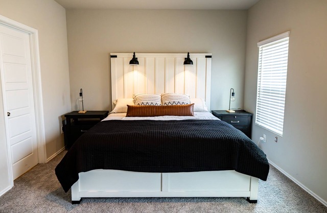 Brand New Cozy home near RAFB - 86" TV w/game system, grill, and more