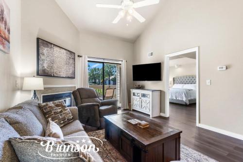 Branson Retreat, Pools, Hot Tub, Golf, Pickle Ball