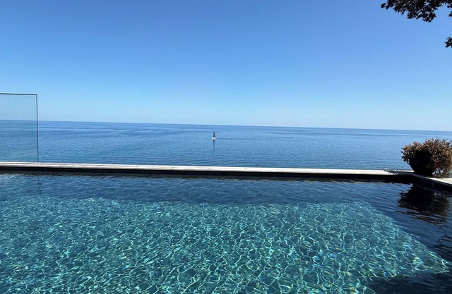 Breathtaking 180-degree sea view - Heated pool and Jacuzzi