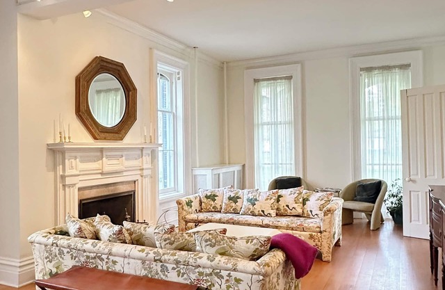 Breathtaking Historic Home minutes from Notre Dame