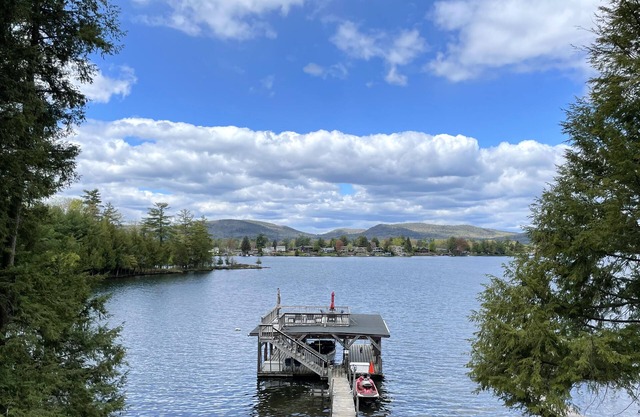 Breathtaking Log Cabin Directly on Lake George 5bd