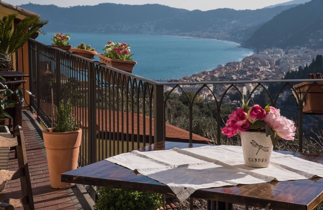 Breathtaking view apartment with terrace 8 beds