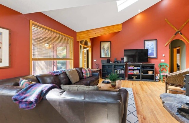 Breckenridge Mountain Escape: Deck and Game Room