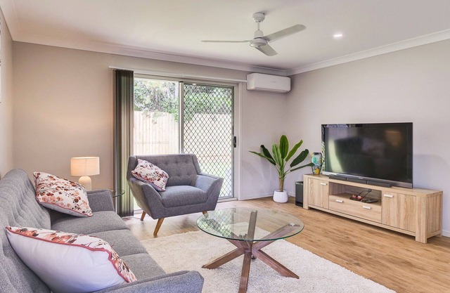 Breeze - 4BR - Aircon - Wifi - Smart TV