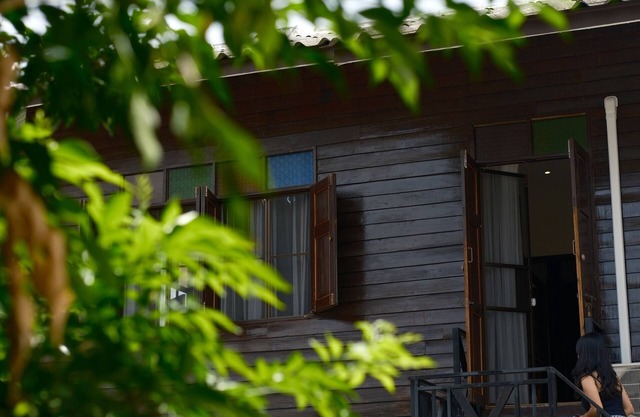 Breeze Through · Peaceful 2 Store 2BR Wooden House in The Charming Wat Kaet