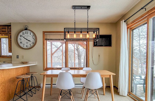 Breezy Hils - Right on Lake Bemidji family size (two condos) 10 mins to downtown