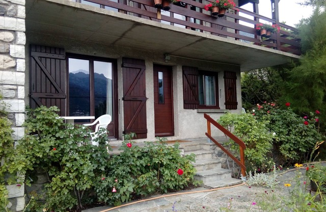 Briançon hothouse, Beautiful sunny apartment, independent in villa, 3 * Wifii