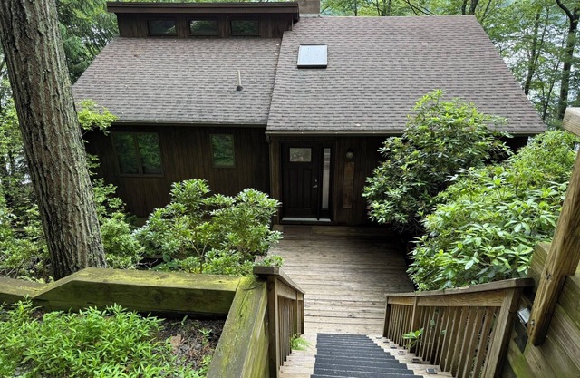 Briar Hill North Lakefront Contemporary with Private Dock