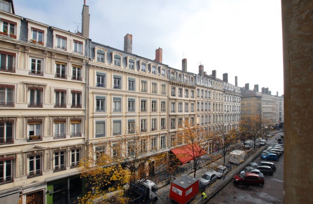 Bright 1BR apartment in the heart of the city