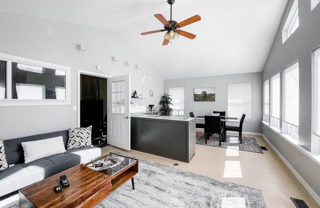 Bright 1BR Retreat in Historic Home, Walk to River Trail, UM & Downtown