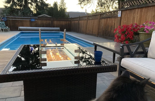 Bright 2 bed, 2 bath Walkout Basement Suite with shared Pool in Penticton