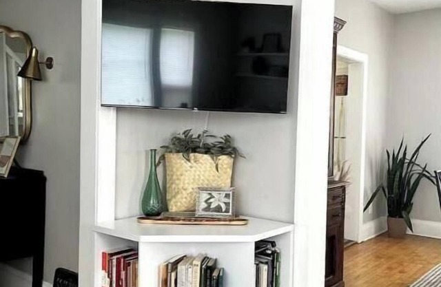 Bright 3BR Near Everything
