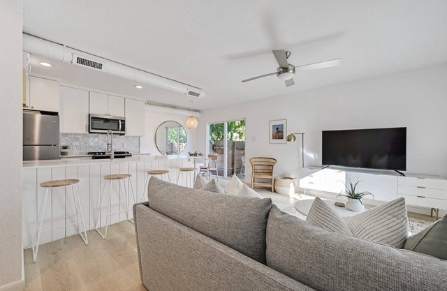 Bright&Airy Condo min from DT, Zilker, and SoCo!