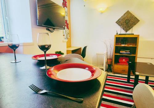 Bright and Cosy 1BR Flat w Balcony and Free Parking