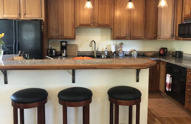 Bright and happy home in Boulder Fully Furnished, Pet Friendly!