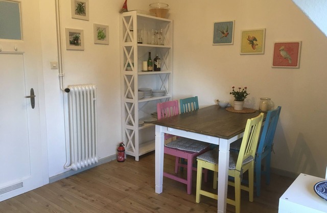 Bright apartment in Hemmingen. Exhibition center 10km away. Fast Wi-Fi for free.