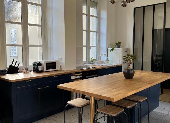 Bright Apt 70m2 in Bayeux historic center w Pkg