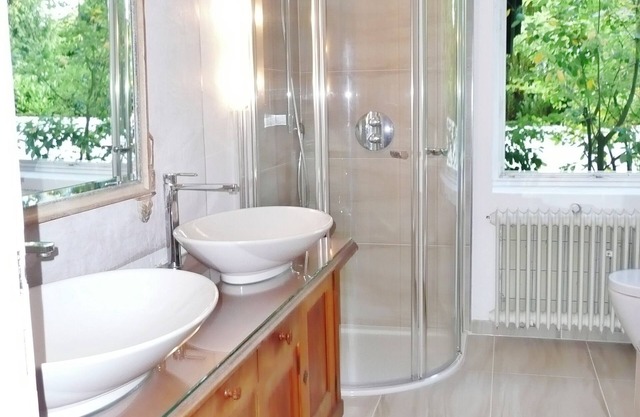 Bright, beautiful and modern furnishings. quiet 3 room apartment, Carp. u.Garten