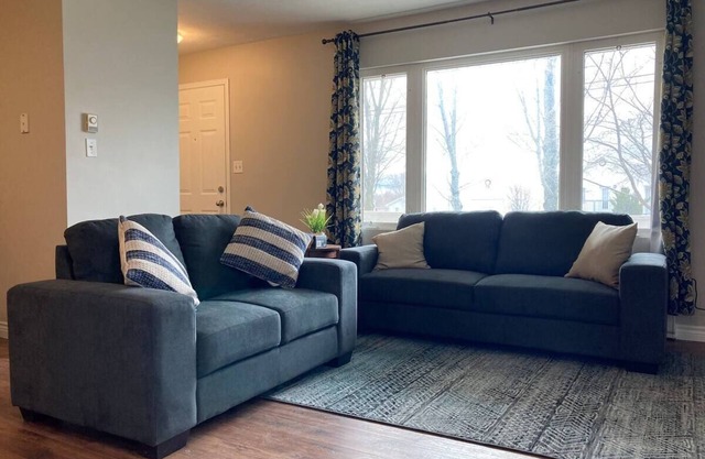 Bright Centrally Located 2 bedroom Apartment