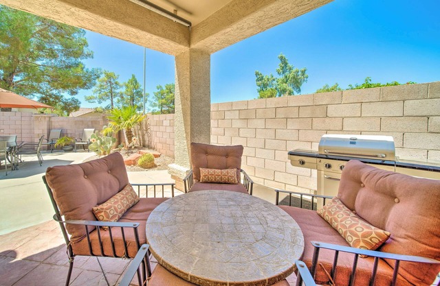 Bright Chandler Home w/Hot Tub: Golf, Hike & Shop
