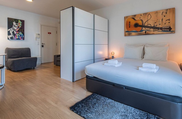 Bright & Comfy Flat in Lisbon by LovelyStay