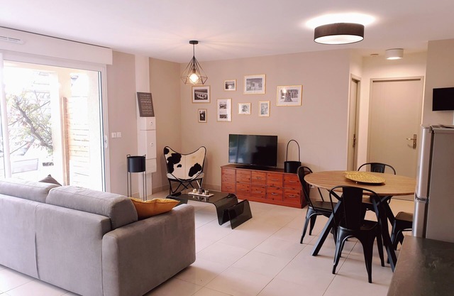 Bright cottage with terrace, garden and parking