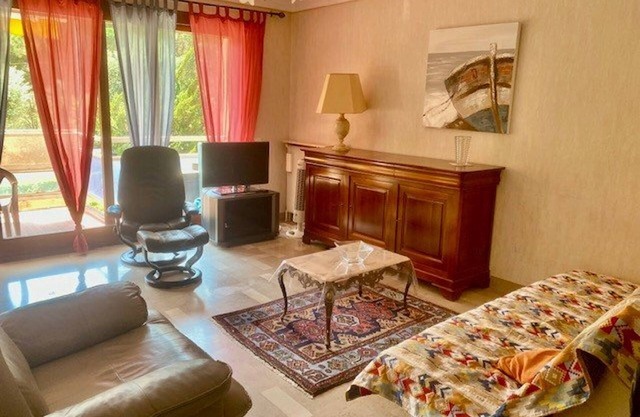 Bright F2 Apartment with Terrace, Parking, and WiFi in Amélie-les-Bains