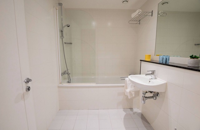 Bright & Modern Dublin City Stay