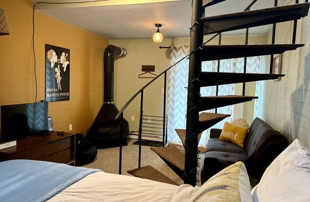 Bright Mountain Side Condo #16 near Greek Peak